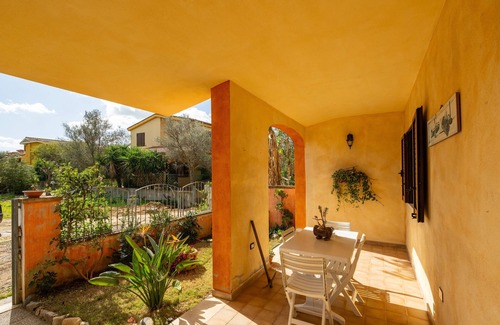 Castiadas House | Holiday Home 'Villetta Cenzina' with Mountain View, Private Terrace and Air Conditioning