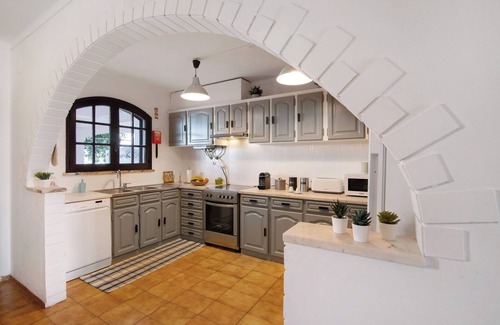 Altura Villa | Holiday Home 'Villa Altura Beach' with Terrace & Wi-Fi