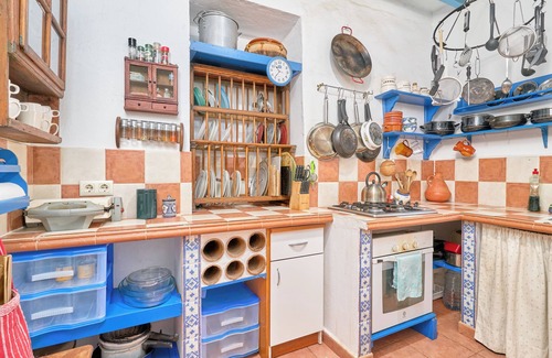 Comares House | Holiday Home Villa Carlitos with Mountain View, Balcony, Terrace