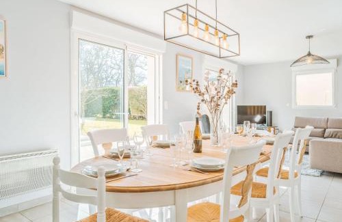Saint-Briac-sur-Mer House | Holiday Home Villa des neuf plages by Interhome