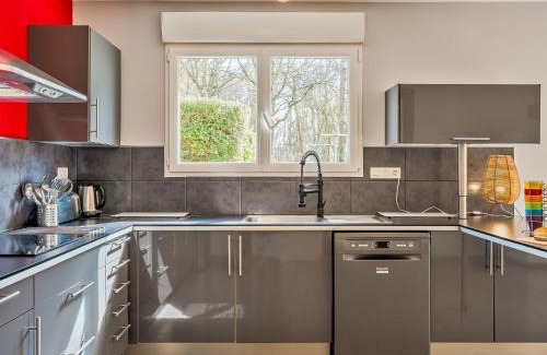 Saint-Briac-sur-Mer House | Holiday Home Villa des neuf plages by Interhome