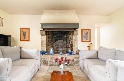 Saint-Briac-sur-Mer House | Holiday Home Villa Es Mariniaux by Interhome