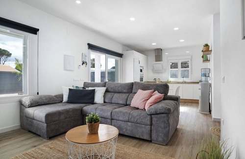 San Ambrosio House | Holiday Home 'Villa Edén' with Private Pool, Wi-Fi and Air Conditioning