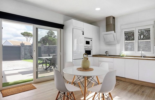 San Ambrosio House | Holiday Home 'Villa Edén' with Private Pool, Wi-Fi and Air Conditioning