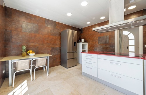 Miami Platja House | Holiday Home 'Villa Cristal' with Sea View, Wi-Fi and Air Conditioning