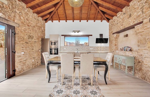 Tiscamanita Villa | Holiday Home Villa Casa Rural Sajoná with Sea View, Pool & Wi-Fi