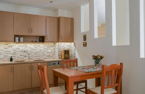 Ratzakli House | Holiday Home 'Villa Evita' with Sea View, Garden, Terrace & Wi-Fi