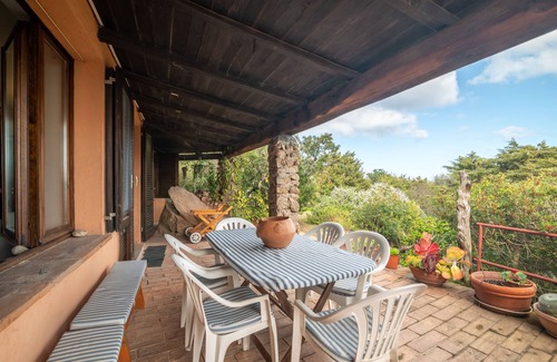 Villaggio Piras House | Holiday Home 'Villa Erica Vista Mare' with Sea View and Private Terrace