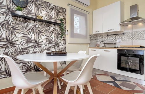 Tiriddo House | Holiday Home "Villa Caterina" with Sea View, Shared Pool & Wi-Fi