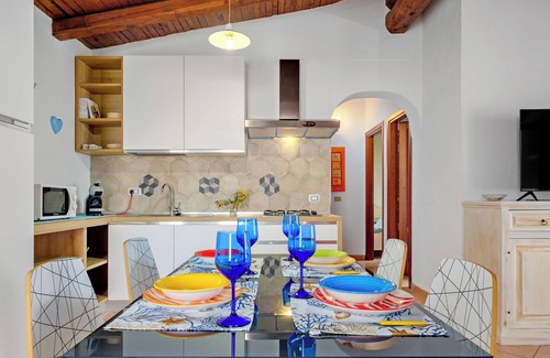 San Teodoro House | Holiday Home 'Villa Quattro Cuori' with Private Terrace, Private Garden and Air Conditioning