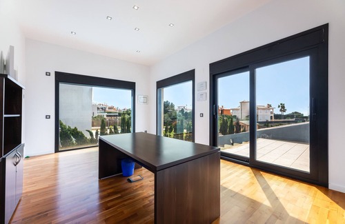 Sa Torre House | Holiday Home 'Villa La Primera' with Shared Pool & Wi-Fi