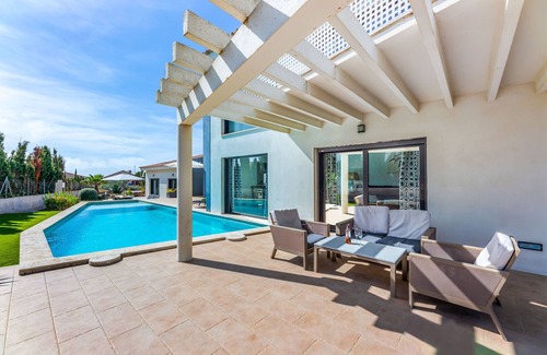 Sa Torre House | Holiday Home 'Villa La Primera' with Shared Pool & Wi-Fi