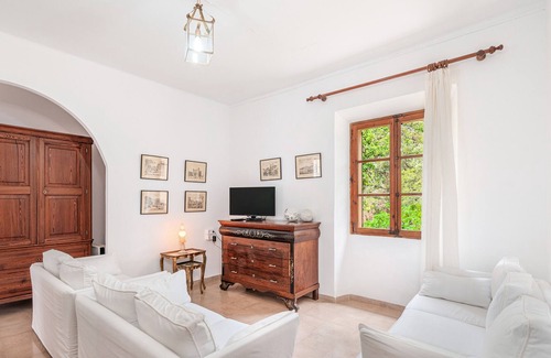 Bunyola House | Holiday Home 'Villa Son Perot' with Mountain View, Private Pool and Wi-Fi