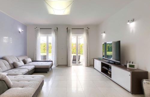 Liznjan House | Holiday Home Villa Vela by Interhome