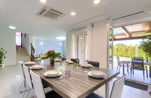 Liznjan House | Holiday Home Villa Vela by Interhome