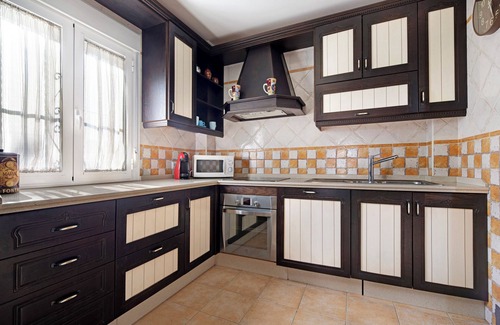 El Bosque House | Holiday Home "Villa Viruta" with Mountain View, Shared Pool & Wi-Fi