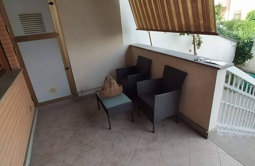 Nettuno House | Holiday Home 'Villetta Indipendente' with Private Terrace, Wi-Fi and Air Conditioning