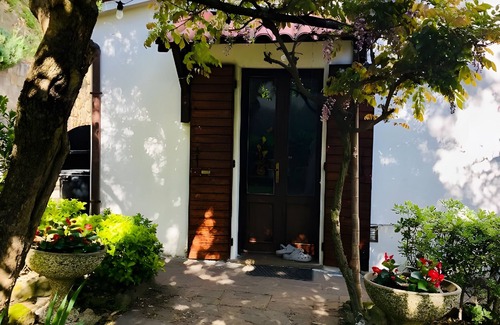 Albettone House | Holiday Home 'Villino San Silvestro' with Mountain View, Garden & Wi-Fi