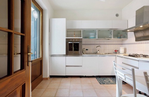 Viareggio House | Holiday Home 'Villino Flora' with Wi-Fi and Air Conditioning