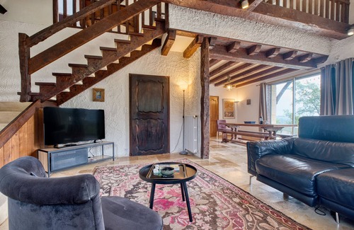 Sarlat-la-Caneda House | Holiday Home with Mountain View, Private Pool and Wi-Fi