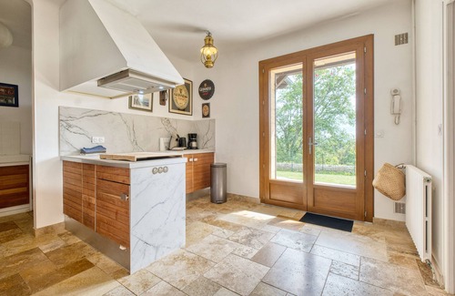 Sarlat-la-Caneda House | Holiday Home with Mountain View, Private Pool and Wi-Fi