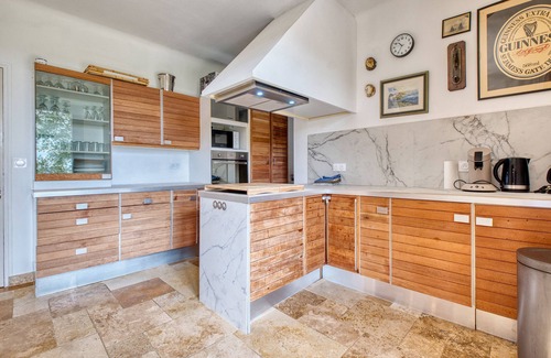 Sarlat-la-Caneda House | Holiday Home with Mountain View, Private Pool and Wi-Fi