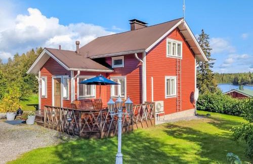 Kuortti House | Holiday Home Wanha karminranta by Interhome