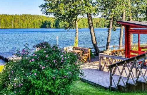 Kuortti House | Holiday Home Wanha karminranta by Interhome
