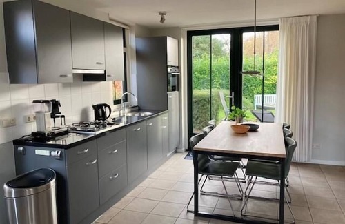 Schoorl House | Holiday home with 3 bedrooms and a spacious garden