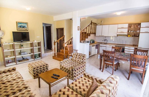 Tkon House | Holiday home with air conditioning and internet