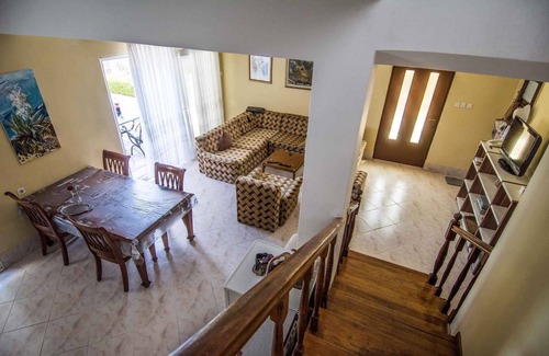 Tkon House | Holiday home with air conditioning and internet