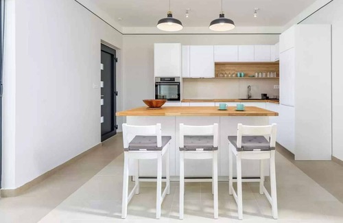 Barbariga House | Holiday home with air conditioning and outdoor pool