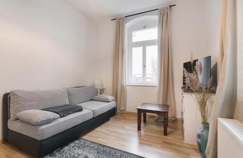 Dresden Apartment | Holiday Home With EV-Station & Netflix