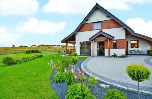 Mielno House | Holiday home with garden, sauna, jacuzzi