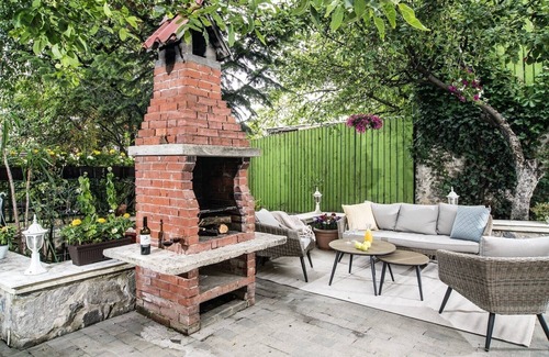 Cluj-Napoca Villa | Holiday home with heated outdoor swimming pool up to 12 persons