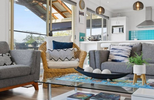 Wamberal House | Holiday Home with Ocean Views Wamberal