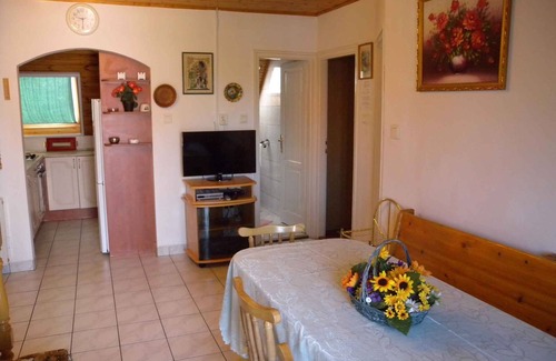 Badacsony House | Holiday home with pool, air conditioning, washing machine and panoramic views