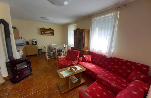 Badacsony House | Holiday home with pool and garden shower