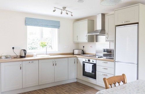 East Dereham House | Holiday Home with Pool, Sauna, Gym, Tennis Courts perfect for exploring Norfolk!
