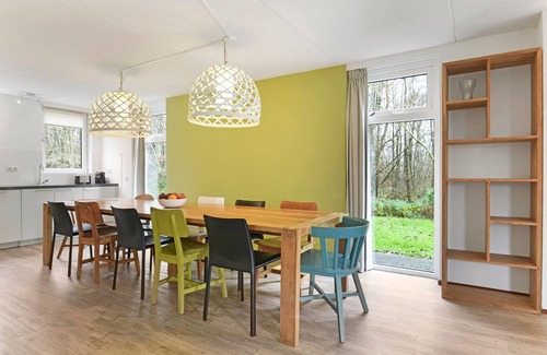 Midlaren House | Holiday Home with sauna in a holiday park