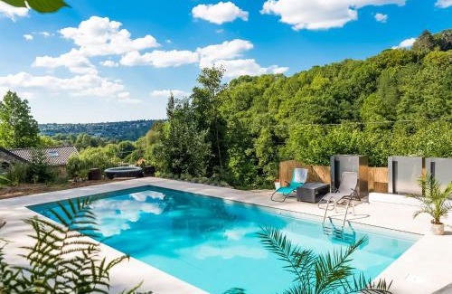Verviers House | Holiday home with sauna and swimming pool