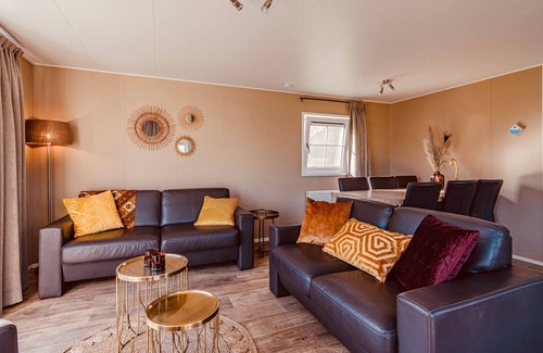 Giethoorn Ski Chalet | Holiday home with terrace in Giethoorn