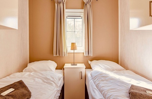 Giethoorn Ski Chalet | Holiday home with terrace in Giethoorn