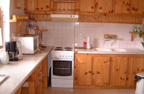 Rotava House | Holiday home With tiled stove and garden with barbecue facilities at the tennis court