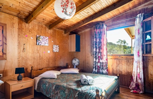 Paliki House | Holiday Home 'Wooden House' with Mountain View & Garden