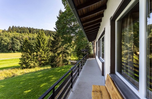 Usseln House | Holiday Home 'Zum Holzknecht' with Private Terrace, Spacious Garden and Wi-Fi