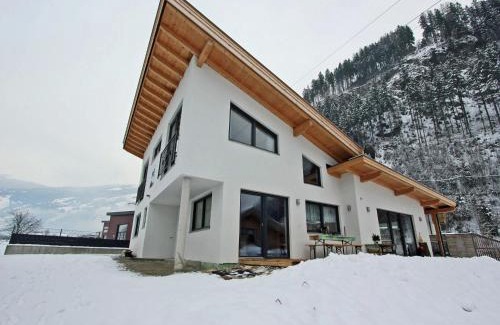 Zell am Ziller House | Holiday Home Zell am Ziller Ski Lift