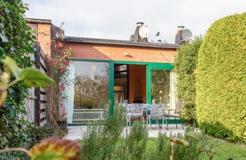 Nieuwvliet House | Holiday Home Zonnehof Nieuwvliet-Bad by Interhome