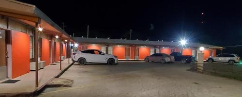 Sonora Hotel | Holiday Host Motel & RV Park