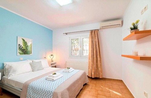 Paralia Kourna House | Holiday house Yeoryioupolis Kriti for 1 - 24 persons with 6 bedrooms - Holiday home